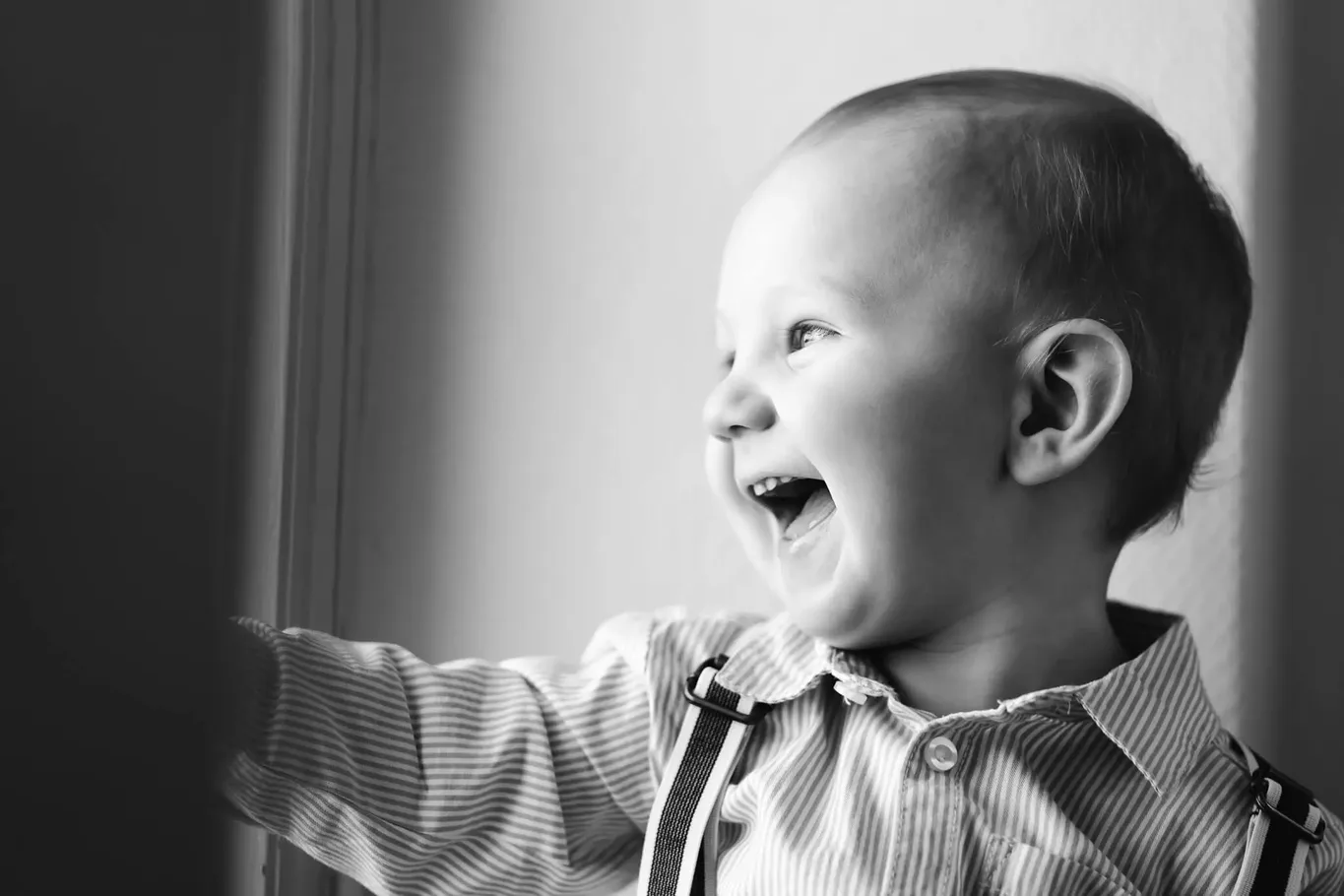 Lapsikuvaus-luonnonvalo-ulkona-sisaruskuvaus-perhekuvaus-jyväskylä-muurame (14)