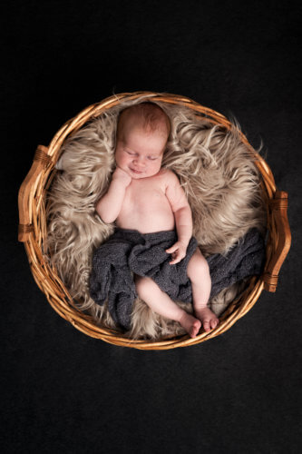 vastasyntyneen kuvaus jyväskylä-muurame-studio-newborn